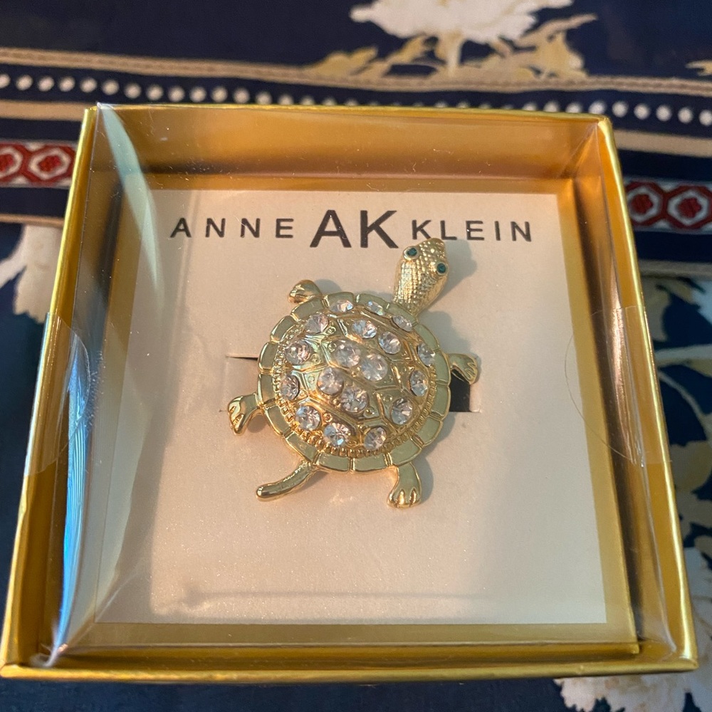 Anne Klein turtle brooch in gold and rhinestones $24 - Picture 2 of 2